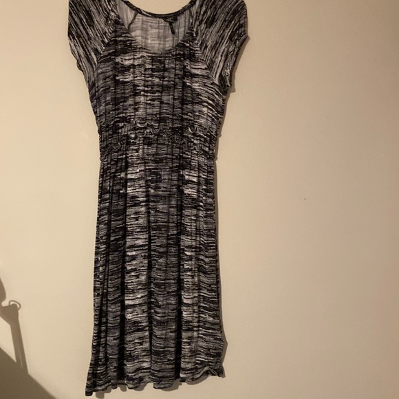 Daisy Fuentes scoop neck cinched waist black white gray knee length dress Medium - Picture 2 of 5